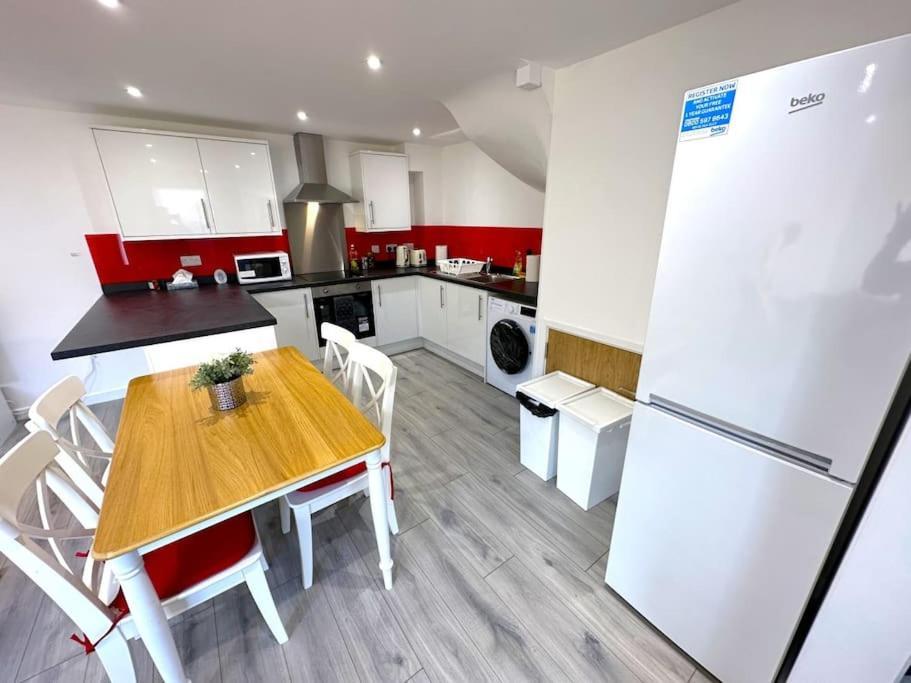Charming New 2Br Detached House-Central Headington- Wi-Fi, Netflix, Top Location Oxford Kültér fotó