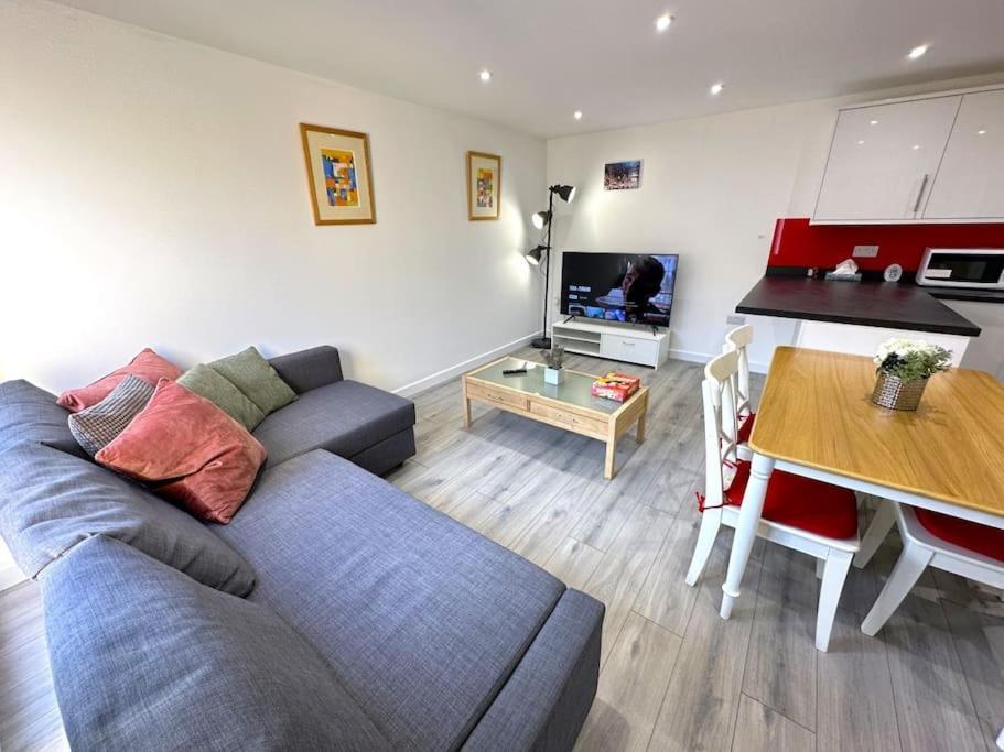 Charming New 2Br Detached House-Central Headington- Wi-Fi, Netflix, Top Location Oxford Kültér fotó