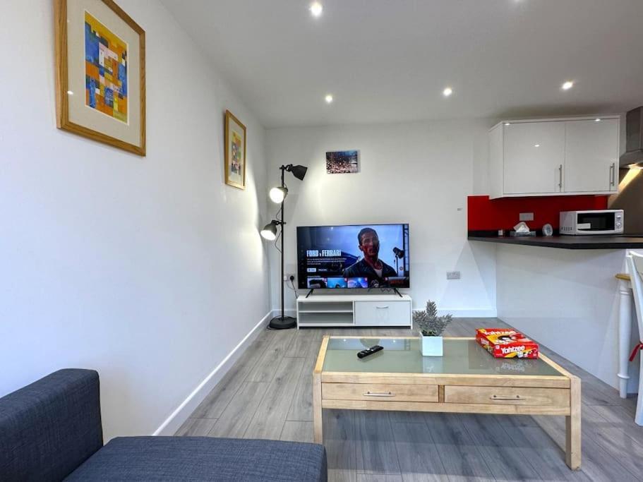 Charming New 2Br Detached House-Central Headington- Wi-Fi, Netflix, Top Location Oxford Kültér fotó
