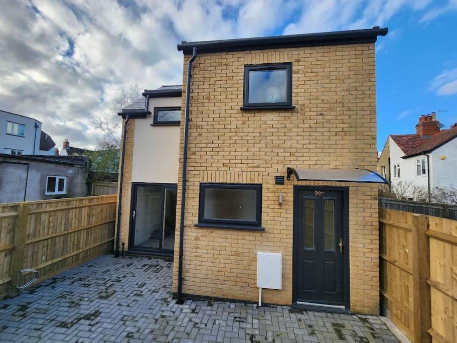 Charming New 2Br Detached House-Central Headington- Wi-Fi, Netflix, Top Location Oxford Kültér fotó