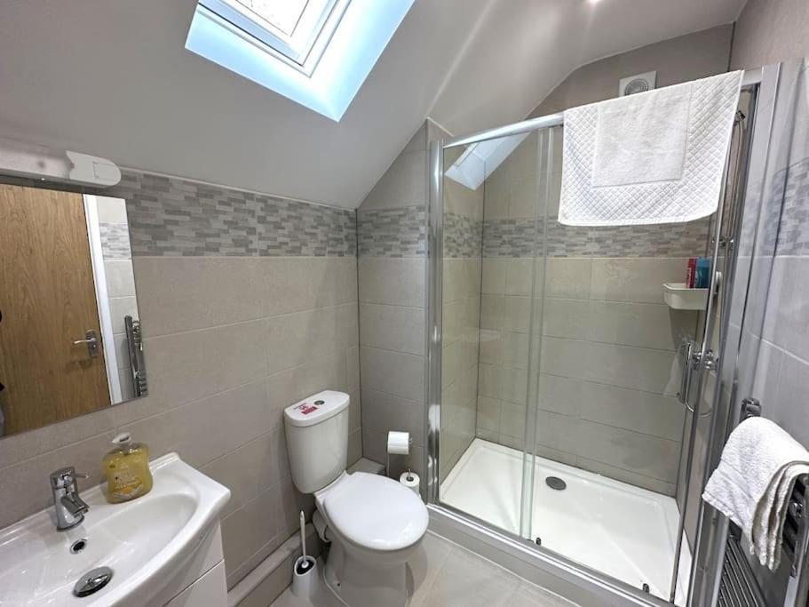 Charming New 2Br Detached House-Central Headington- Wi-Fi, Netflix, Top Location Oxford Kültér fotó
